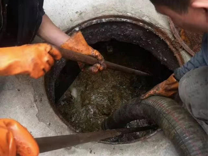 南宁清理化粪池时如何避免沼气的危害?